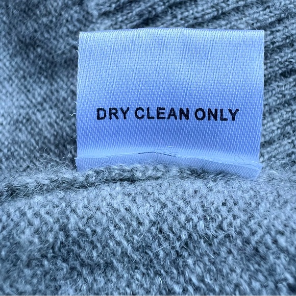 WYATT Collection 100% Cashmere Knit Sweater Sz S Asymmetrical Hem V Neck Grey - Picture 4 of 17